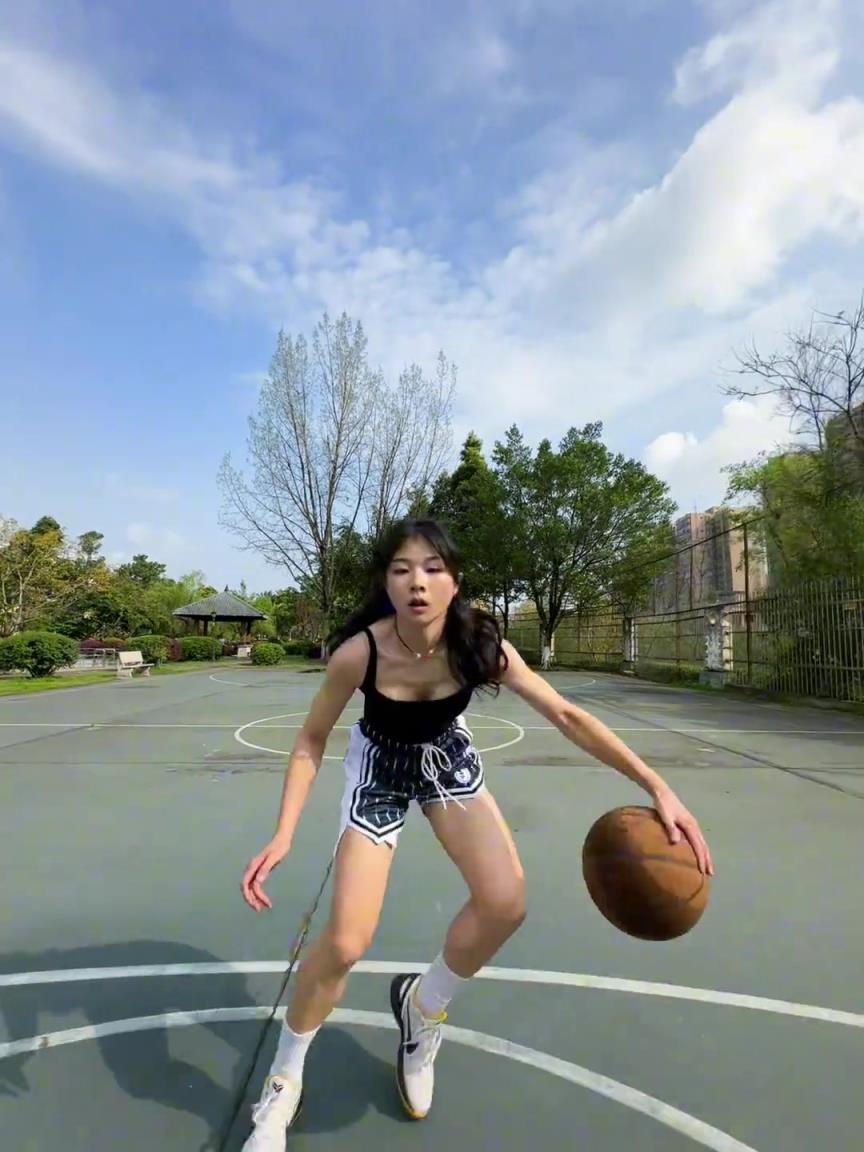 看著有點(diǎn)實(shí)力，敢背打我不？